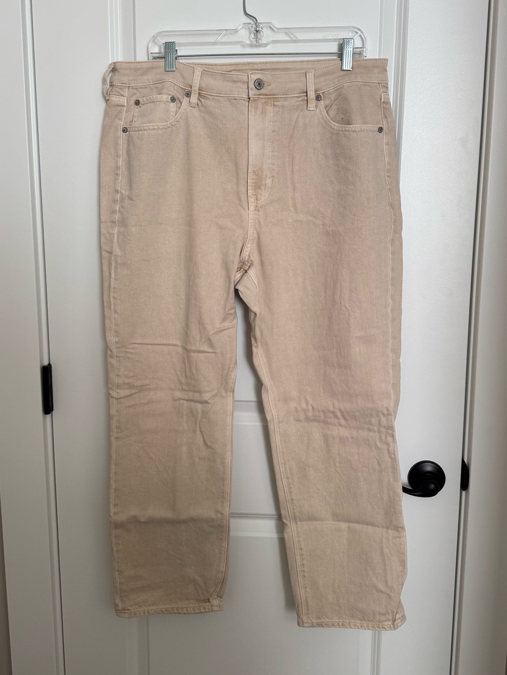 American Eagle Outfitters Mom Straight Leg Pants in Light Tan